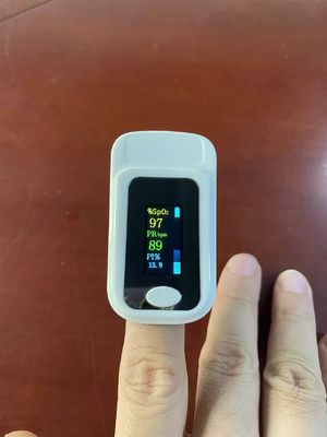 小型調節可能な医療用指先パルスオキシメーター OLED 成人児用 血液酸素モニター