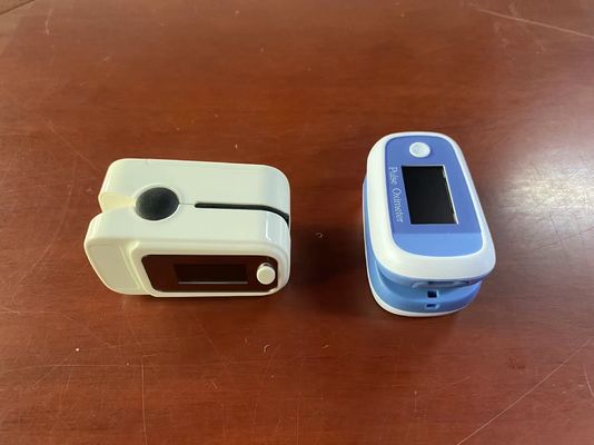 医院の家、血の酸素のモニターのために医学携帯用OLEDの指先の脈拍の酸化濃度計
