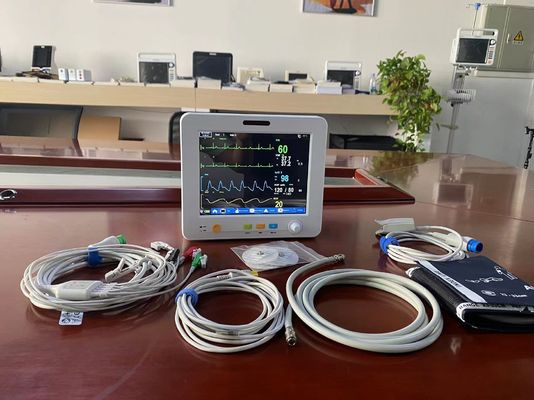 軽量の8.4インチの携帯用忍耐強いモニター、ECG SPO2 NIBPの臨時雇用者の徴候のモニター