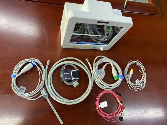 軽量の新生児の忍耐強いモニター、ECG SPO2 NIBPの臨時雇用者の携帯用徴候のモニター